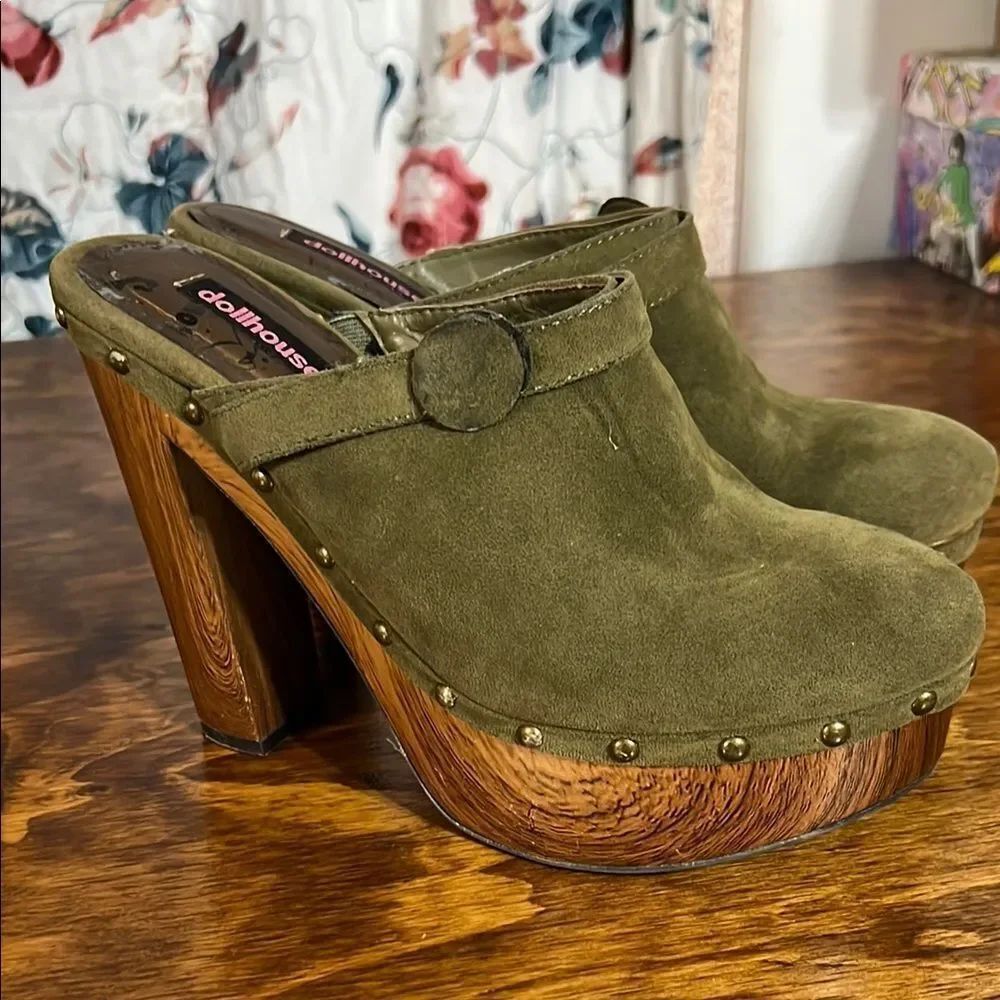 Dollhouse Green Mules with Wooden Platform and Open Back